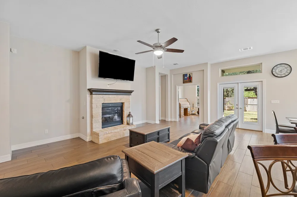 812 Heartleaf Drive Leander, TX 78641