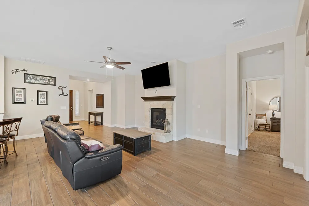 812 Heartleaf Drive Leander, TX 78641