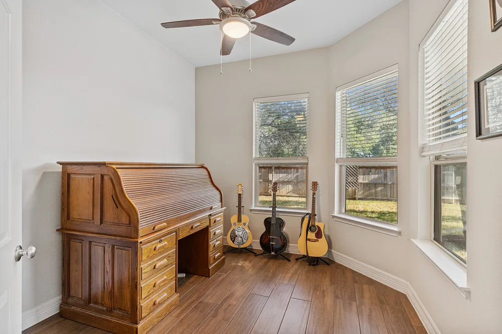 812 Heartleaf Drive Leander, TX 78641