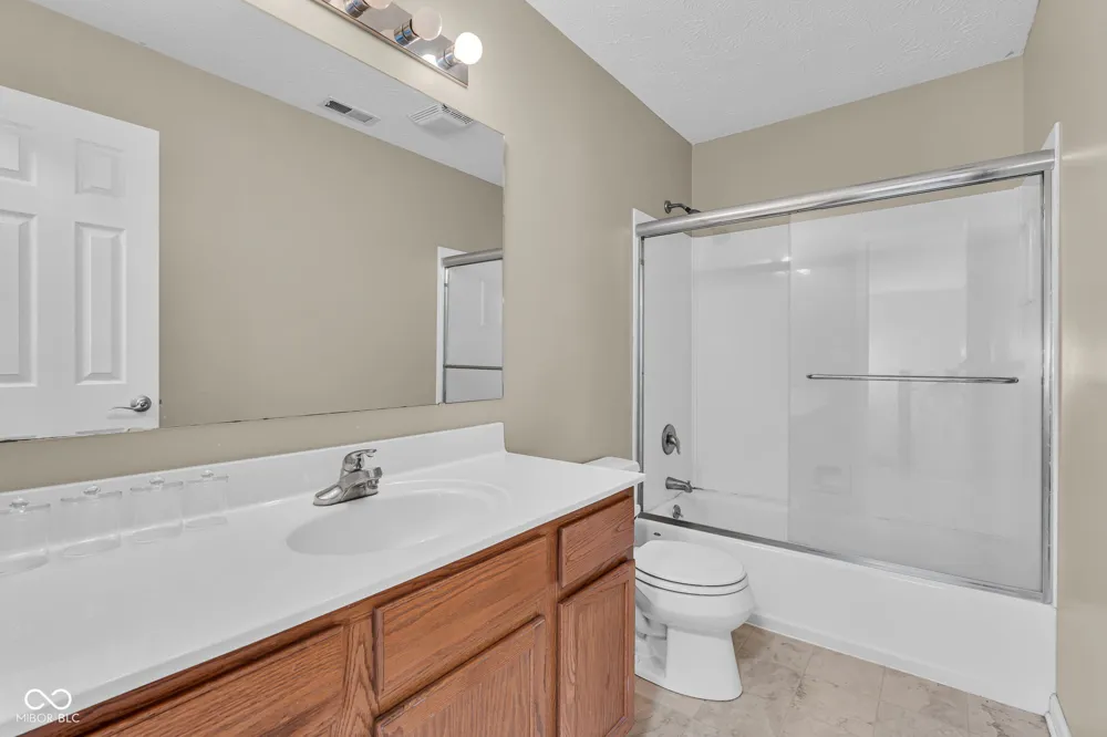 216 Creekview Circle Mooresville, IN 46158
