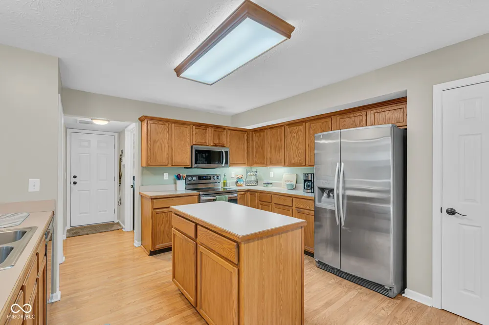216 Creekview Circle Mooresville, IN 46158