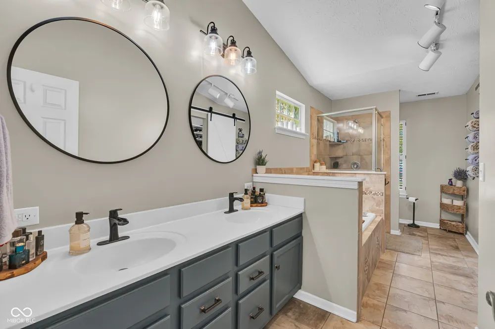 216 Creekview Circle Mooresville, IN 46158