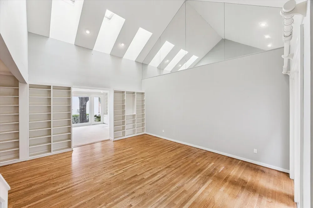 10 S Briar Hollow Lane #50 Houston, TX 77027