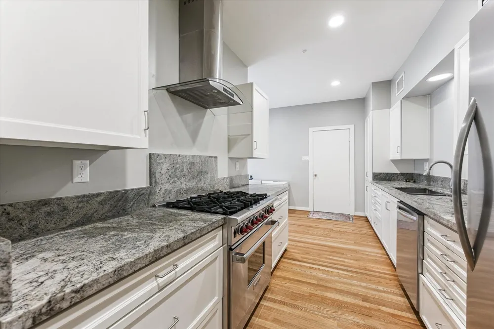 10 S Briar Hollow Lane #50 Houston, TX 77027