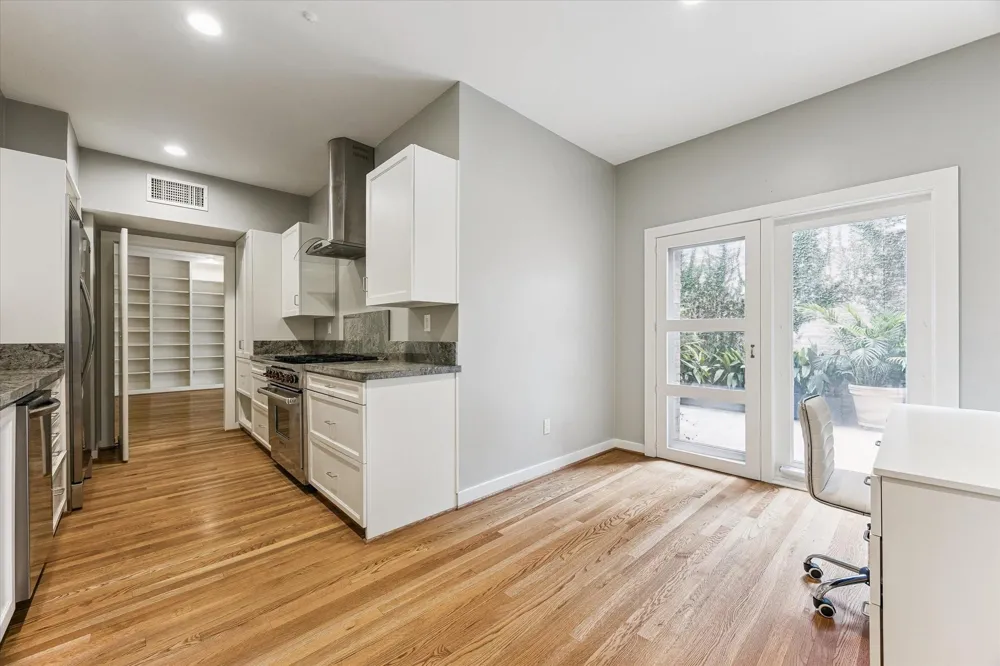 10 S Briar Hollow Lane #50 Houston, TX 77027