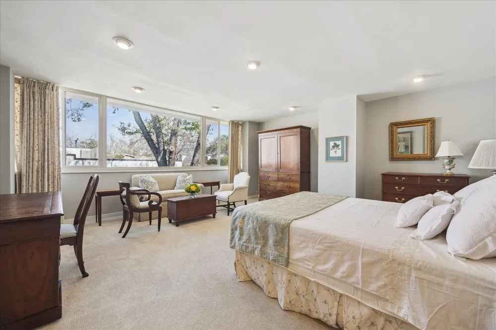 10 S Briar Hollow Lane #50 Houston, TX 77027