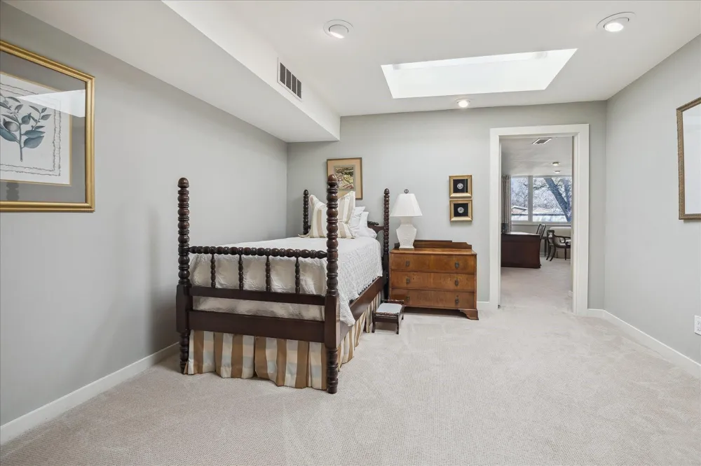 10 S Briar Hollow Lane #50 Houston, TX 77027