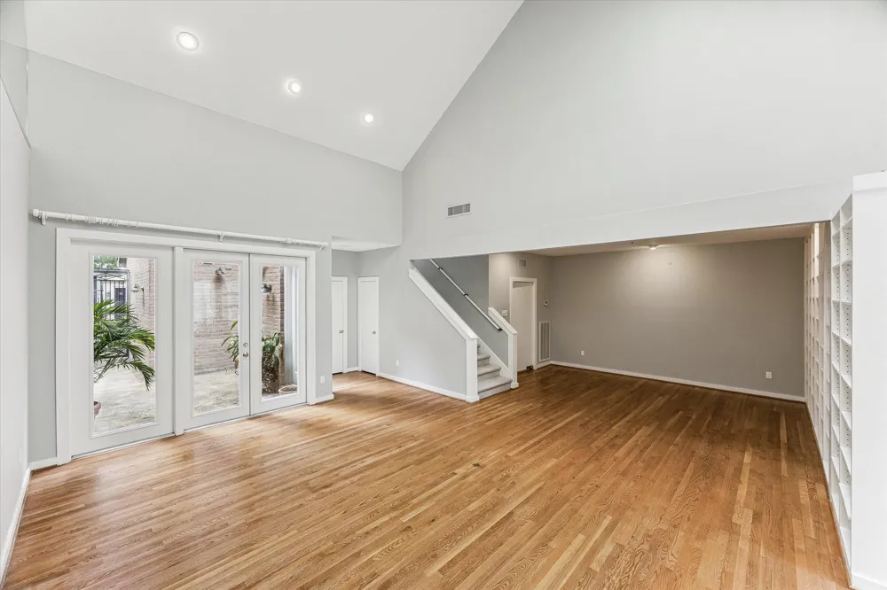 10 S Briar Hollow Lane #50 Houston, TX 77027