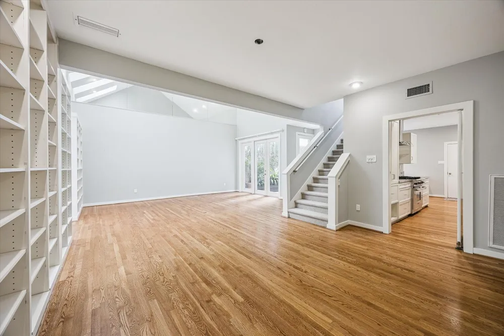 10 S Briar Hollow Lane #50 Houston, TX 77027