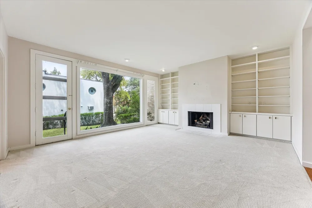 10 S Briar Hollow Lane #50 Houston, TX 77027