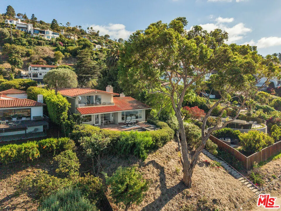 589 Via Del Monte Palos Verdes Estates, CA 90274