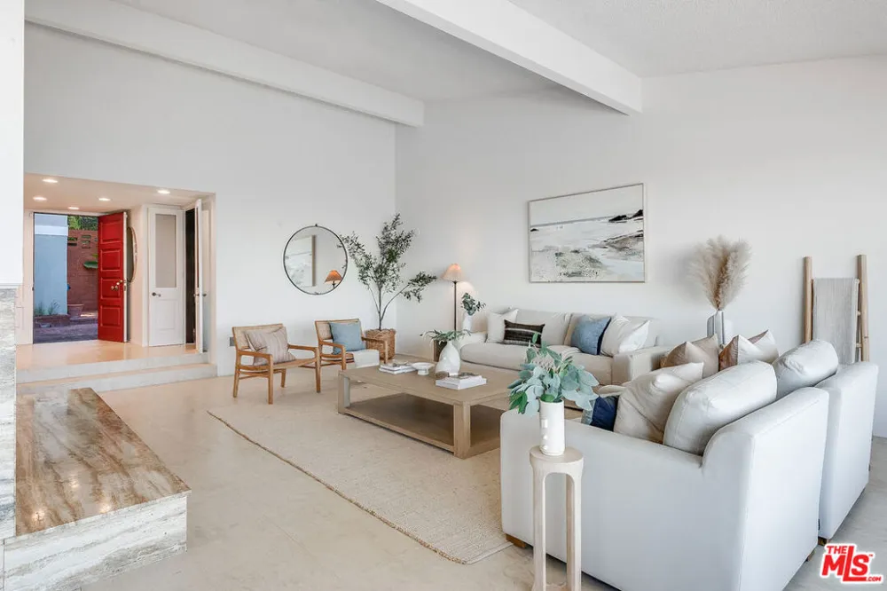589 Via Del Monte Palos Verdes Estates, CA 90274