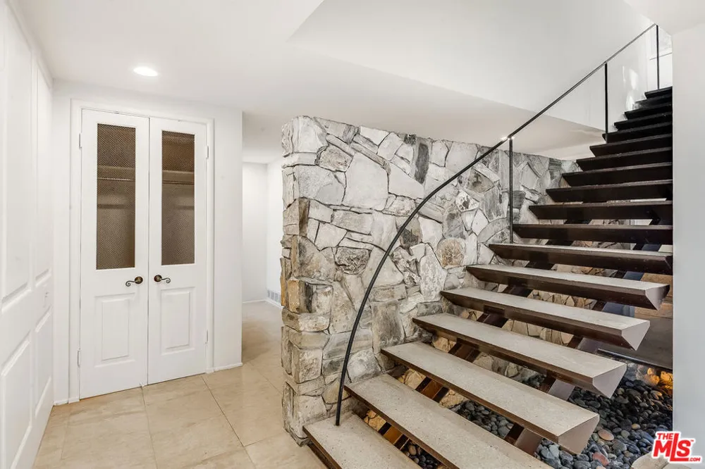 589 Via Del Monte Palos Verdes Estates, CA 90274