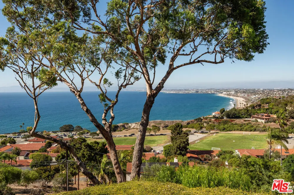 589 Via Del Monte Palos Verdes Estates, CA 90274