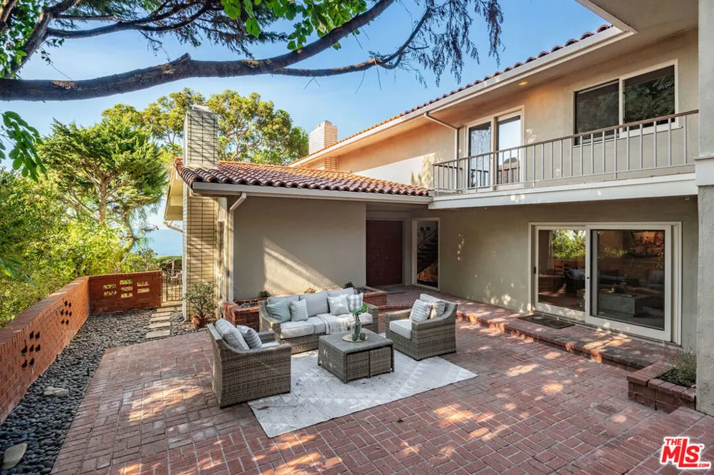 589 Via Del Monte Palos Verdes Estates, CA 90274