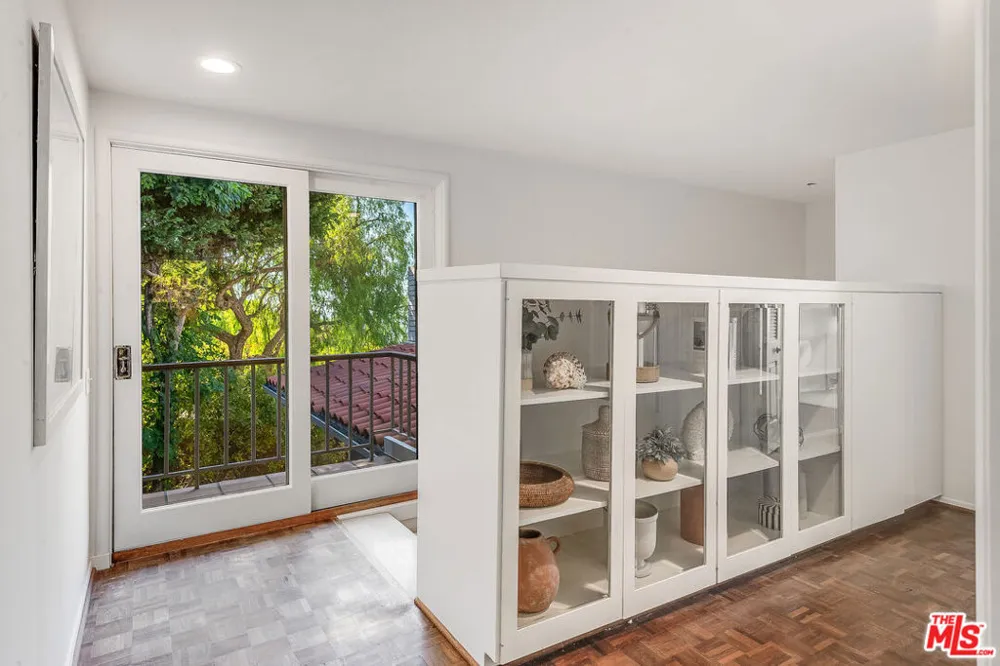 589 Via Del Monte Palos Verdes Estates, CA 90274