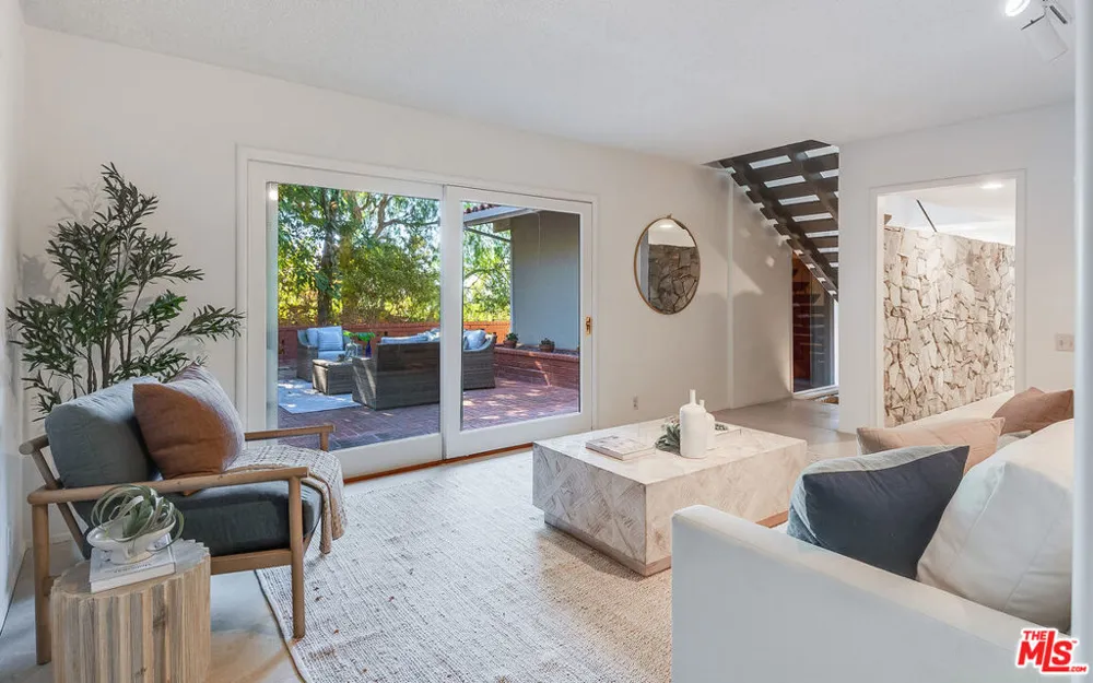 589 Via Del Monte Palos Verdes Estates, CA 90274