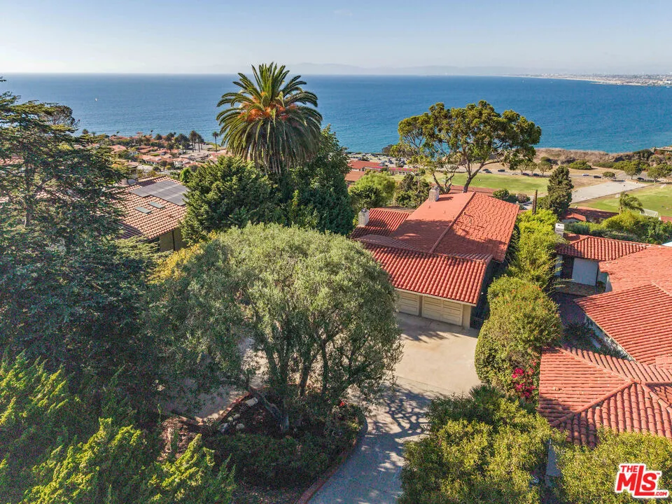 589 Via Del Monte Palos Verdes Estates, CA 90274
