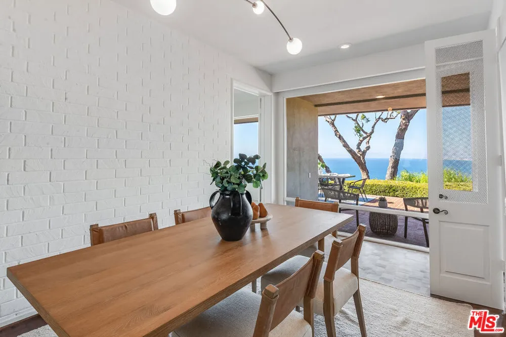 589 Via Del Monte Palos Verdes Estates, CA 90274