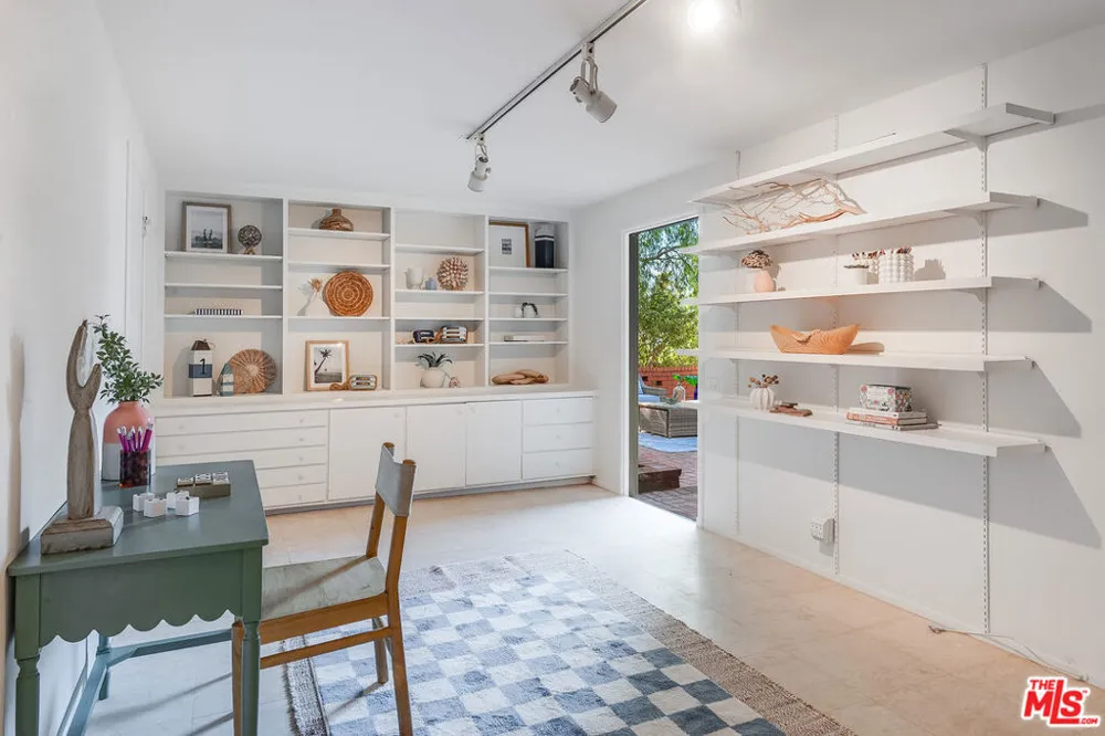 589 Via Del Monte Palos Verdes Estates, CA 90274