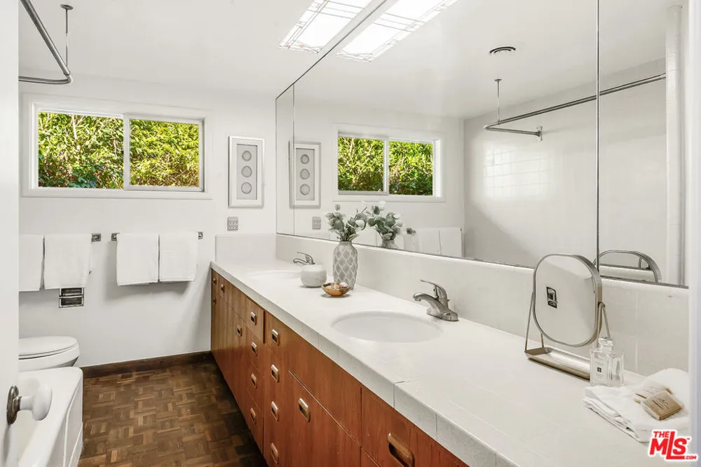 589 Via Del Monte Palos Verdes Estates, CA 90274