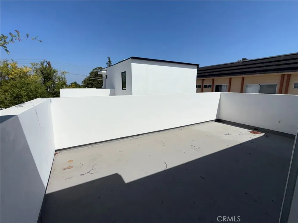 5042 Laurel Canyon Boulevard Valley Village, CA 91607