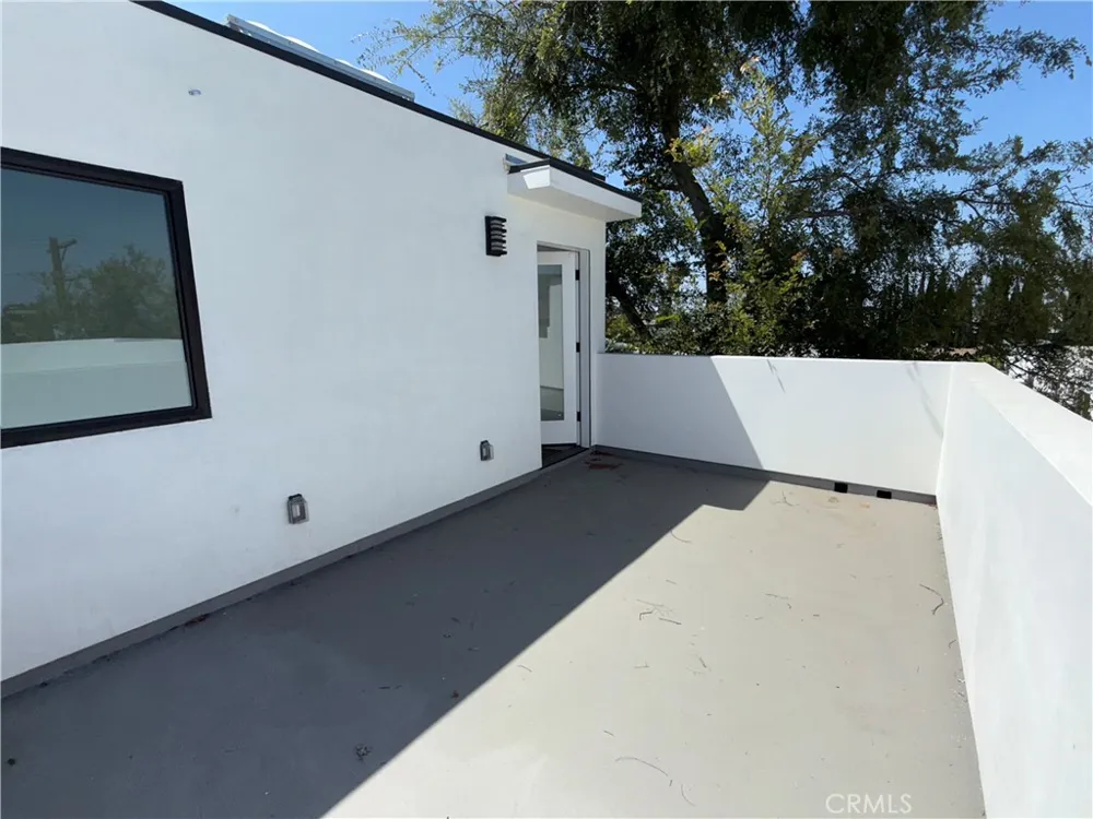 5042 Laurel Canyon Boulevard Valley Village, CA 91607