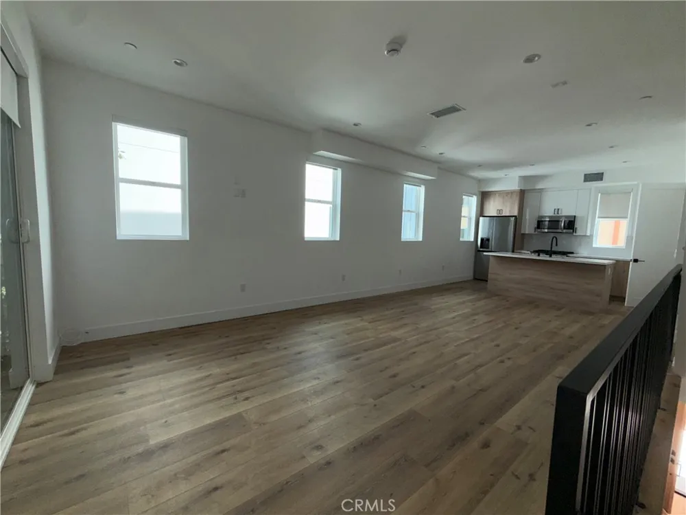5042 Laurel Canyon Boulevard Valley Village, CA 91607