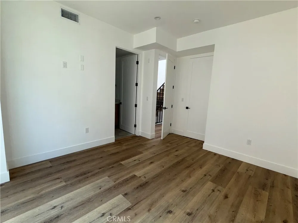 5042 Laurel Canyon Boulevard Valley Village, CA 91607