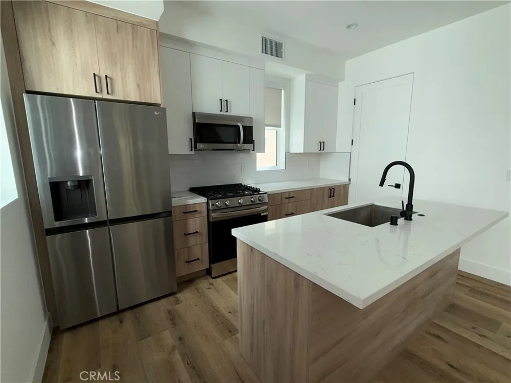 5042 Laurel Canyon Boulevard Valley Village, CA 91607