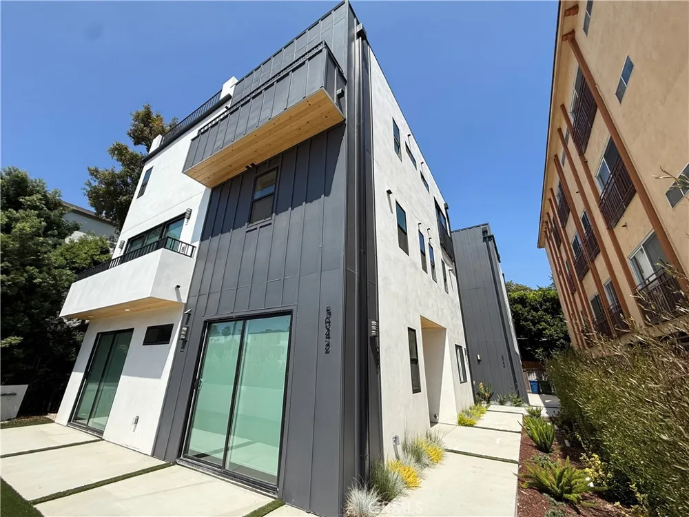 5042 Laurel Canyon Boulevard Valley Village, CA 91607