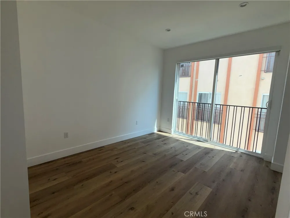 5042 Laurel Canyon Boulevard Valley Village, CA 91607