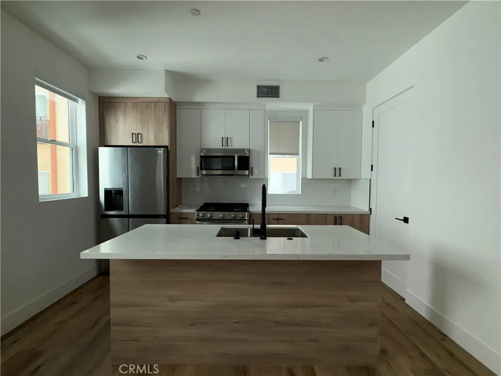 5042 Laurel Canyon Boulevard Valley Village, CA 91607