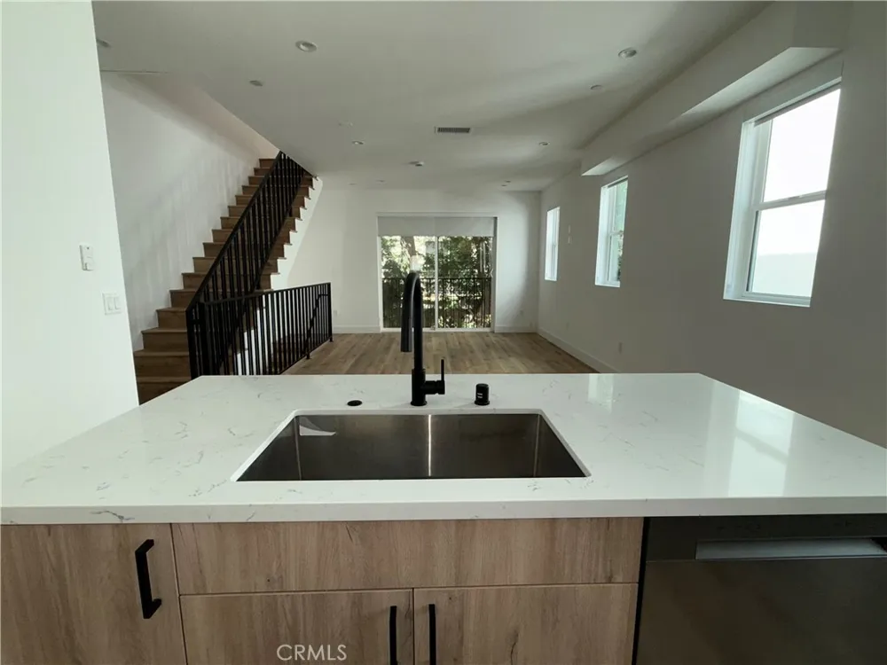 5042 Laurel Canyon Boulevard Valley Village, CA 91607