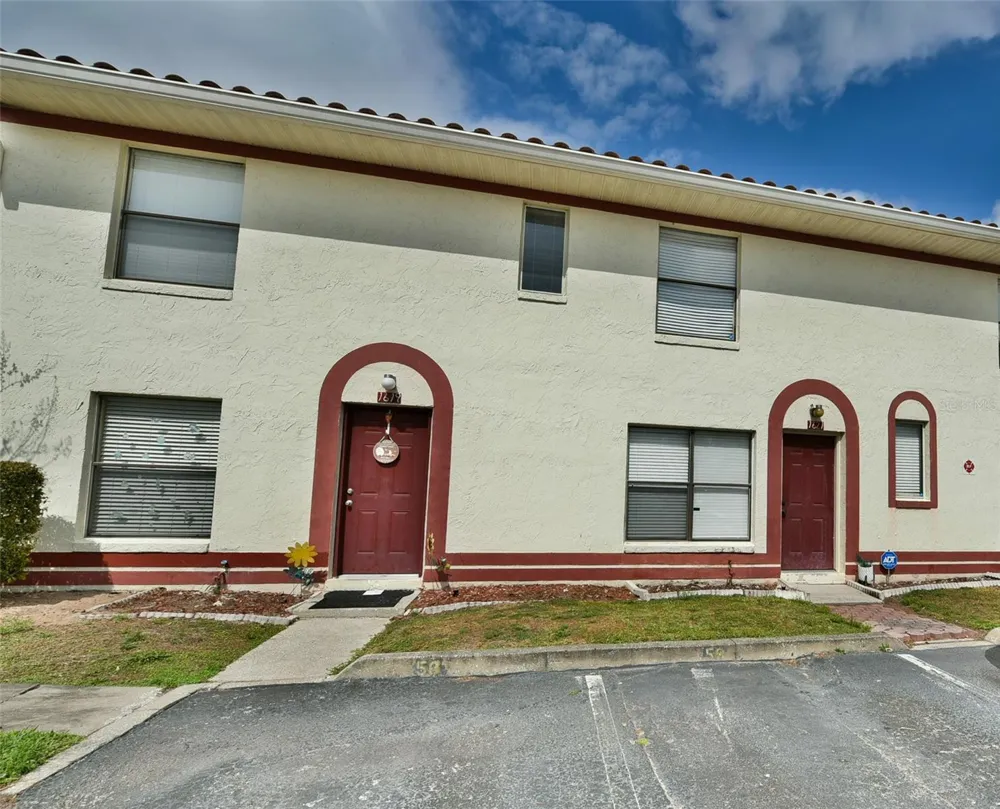 1621 SANDY POINT SQUARE #61 Orlando, FL 32807