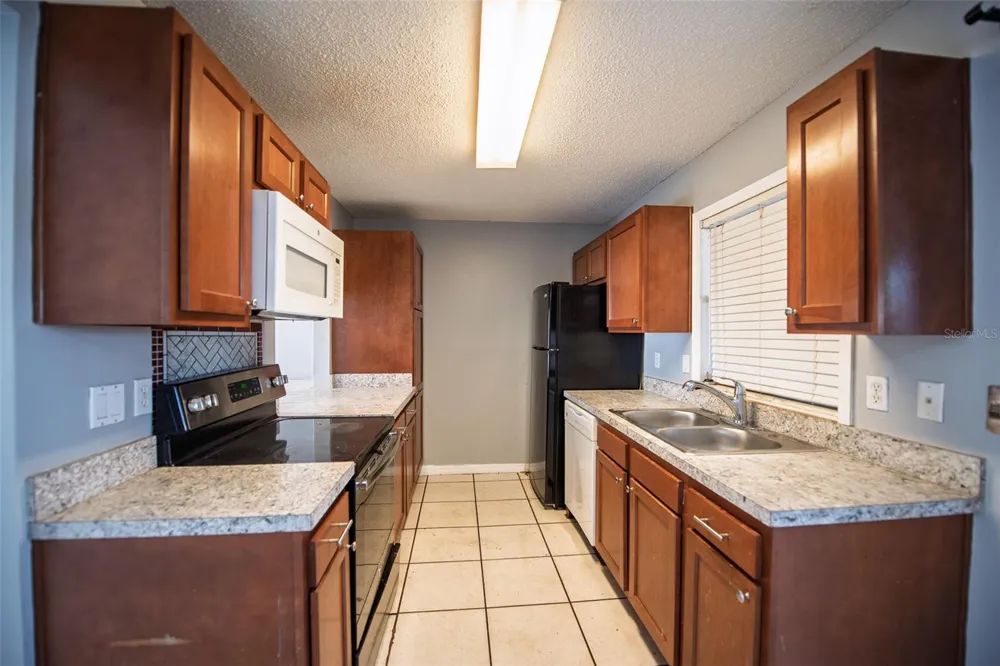 1621 SANDY POINT SQUARE #61 Orlando, FL 32807