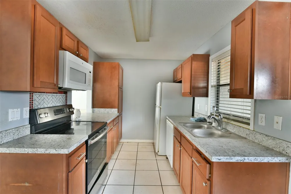 1621 SANDY POINT SQUARE #61 Orlando, FL 32807
