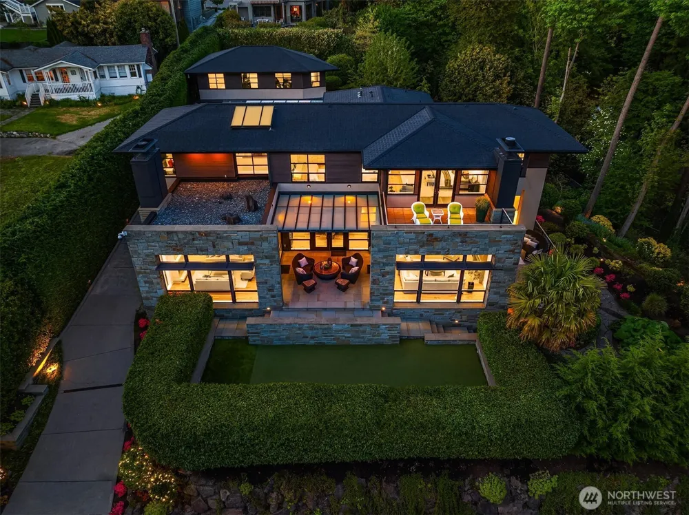 9632 Lake Washington Boulevard NE Bellevue, WA 98004