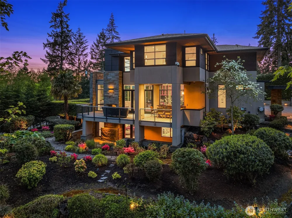 9632 Lake Washington Boulevard NE Bellevue, WA 98004
