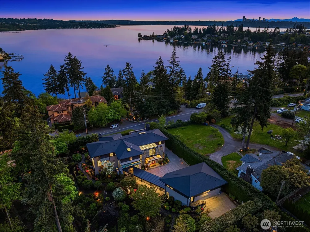 9632 Lake Washington Boulevard NE Bellevue, WA 98004