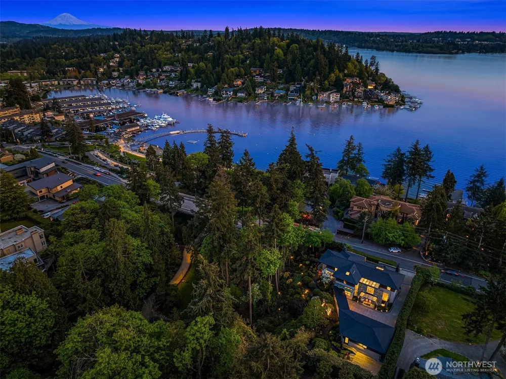 9632 Lake Washington Boulevard NE Bellevue, WA 98004