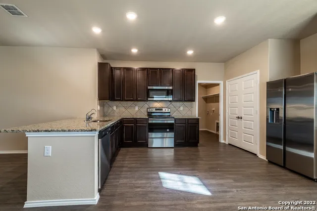 2416 Marty Way Seguin, TX 78155