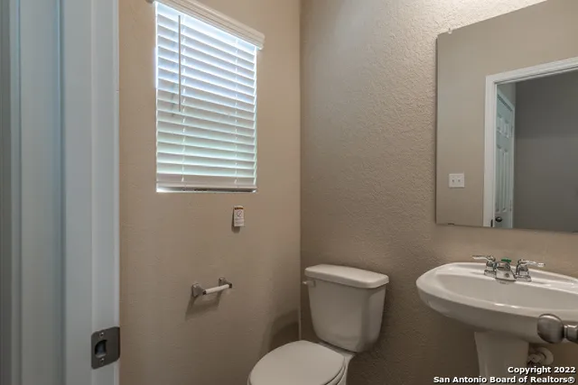 2416 Marty Way Seguin, TX 78155