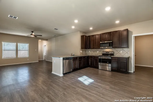 2416 Marty Way Seguin, TX 78155