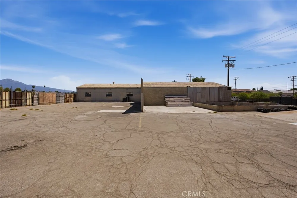 1084 E 1st Pomona, CA 91766