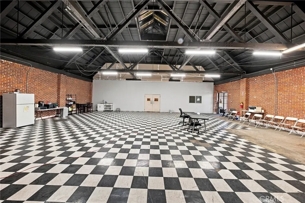 1084 E 1st Pomona, CA 91766