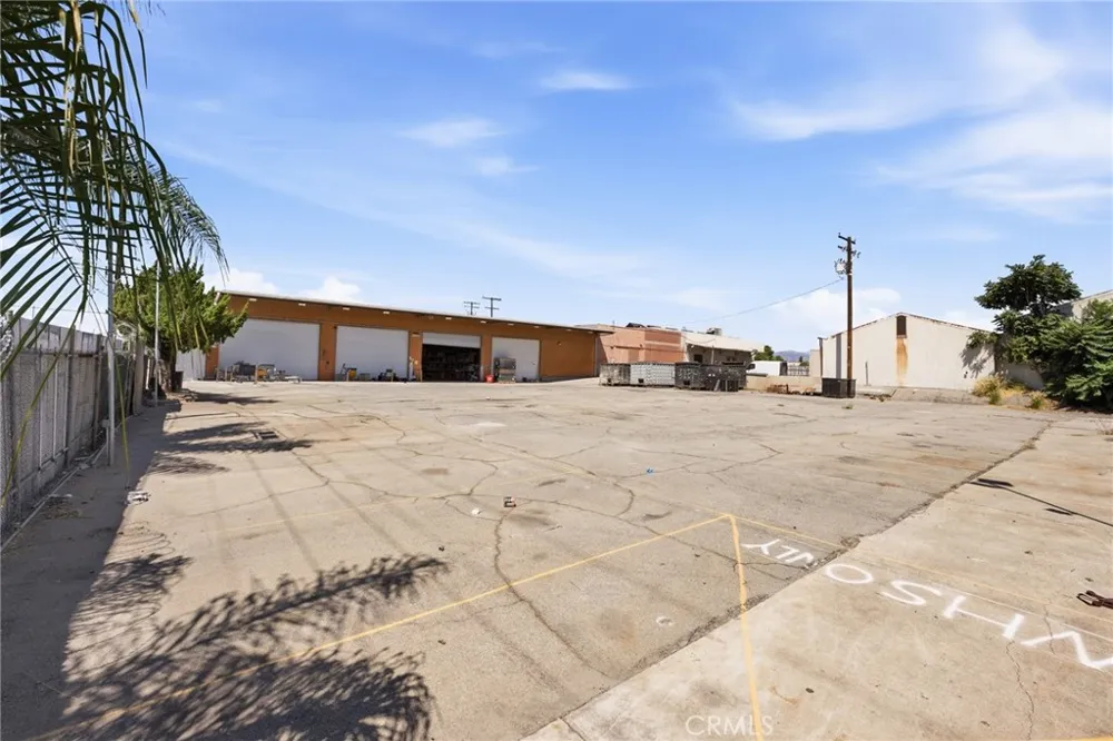 1084 E 1st Pomona, CA 91766