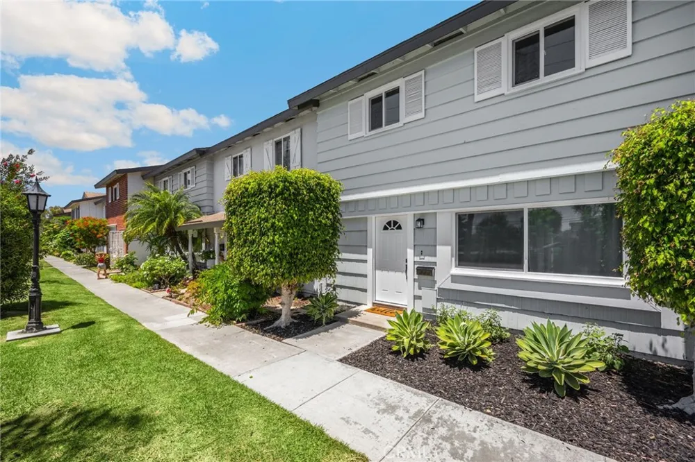 9579 Adams Huntington Beach, CA 92646
