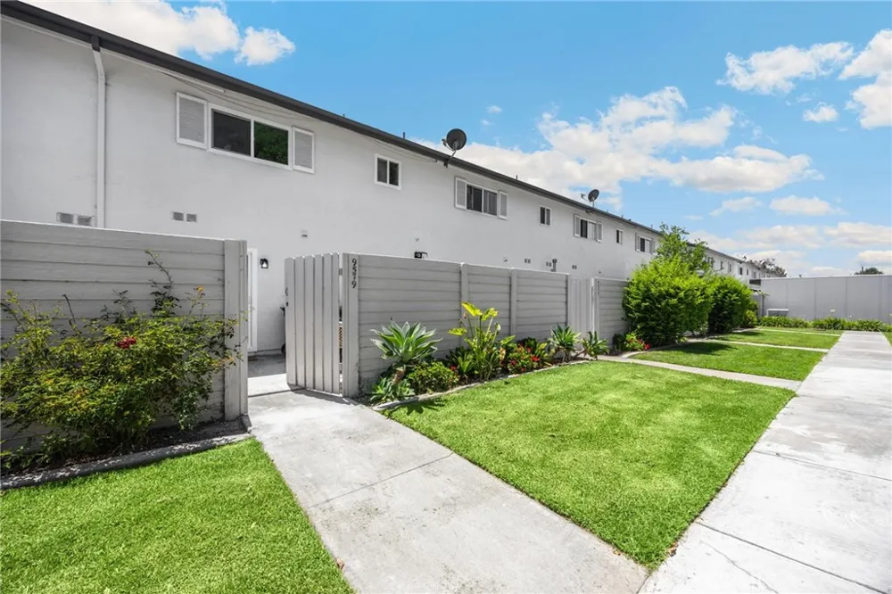 9579 Adams Huntington Beach, CA 92646