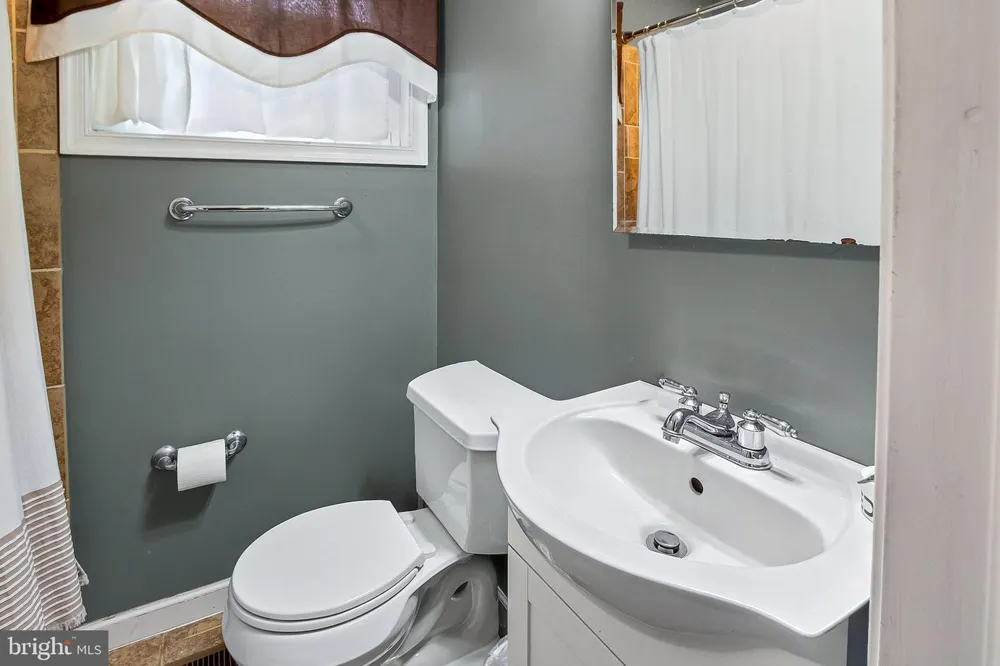 528 S MAPLE AVENUE Maple Shade, NJ 08052